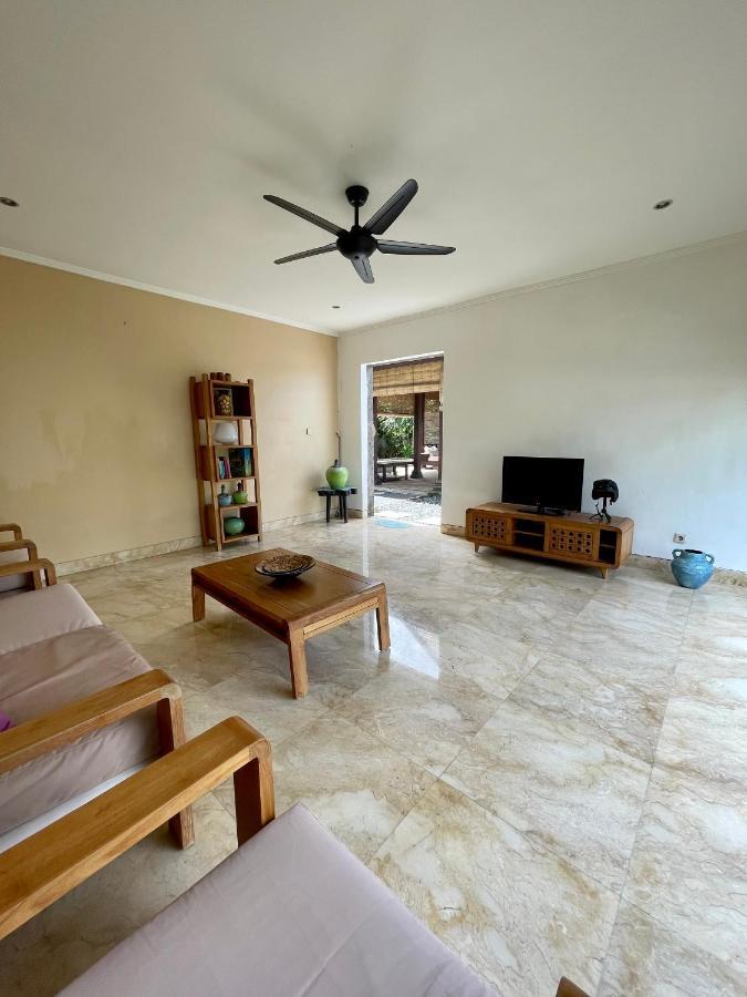 Private Suite In A Kids Friendly Big Shared Villa In Canggu Ngoại thất bức ảnh