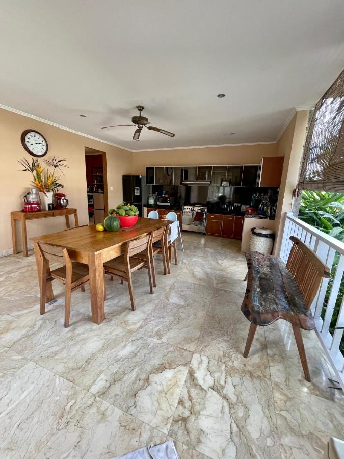 Private Suite In A Kids Friendly Big Shared Villa In Canggu Ngoại thất bức ảnh