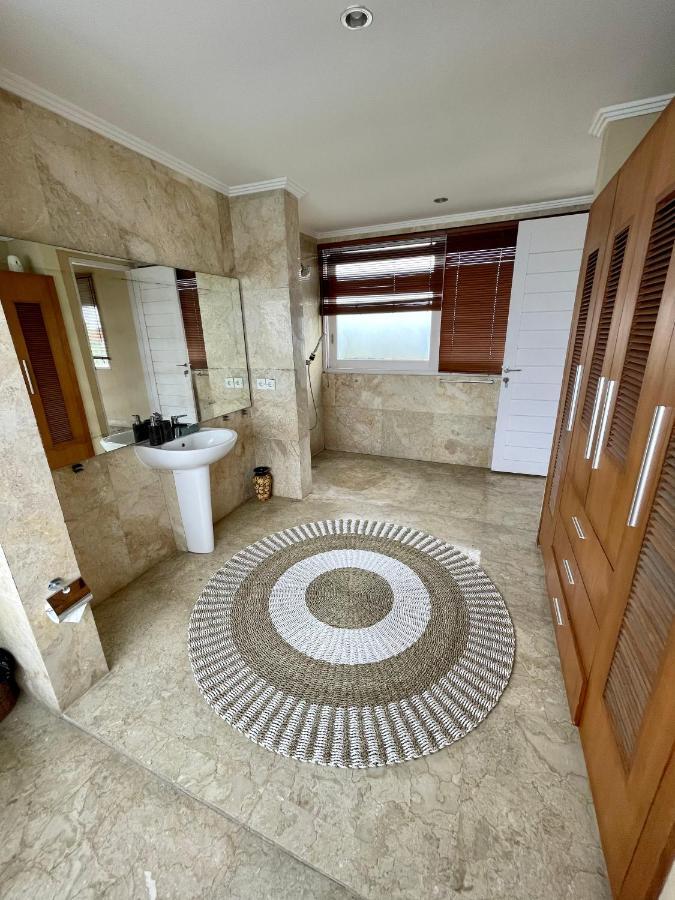 Private Suite In A Kids Friendly Big Shared Villa In Canggu Ngoại thất bức ảnh