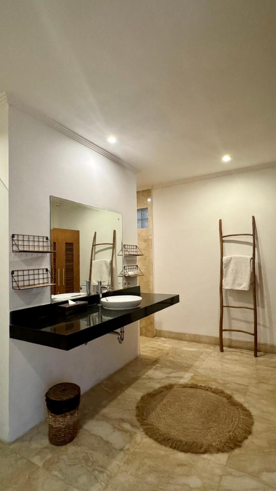 Private Suite In A Kids Friendly Big Shared Villa In Canggu Ngoại thất bức ảnh